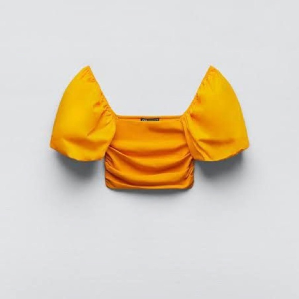 NWOT - ZARA PUFFSLEEVE CROP TOP SIZE M